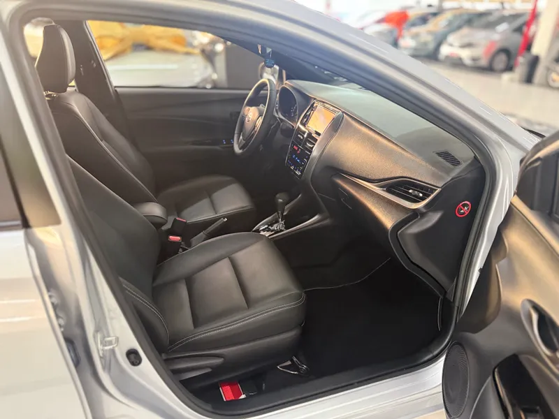 Toyota Yaris Hatch Prata
