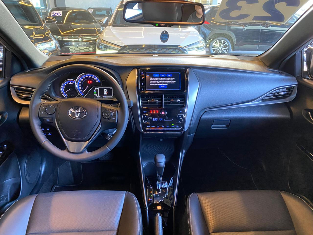 Toyota Yaris Hatch Prata