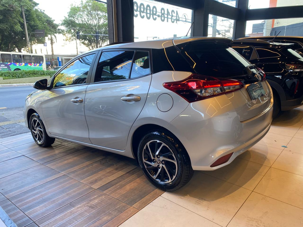 Toyota Yaris Hatch Prata
