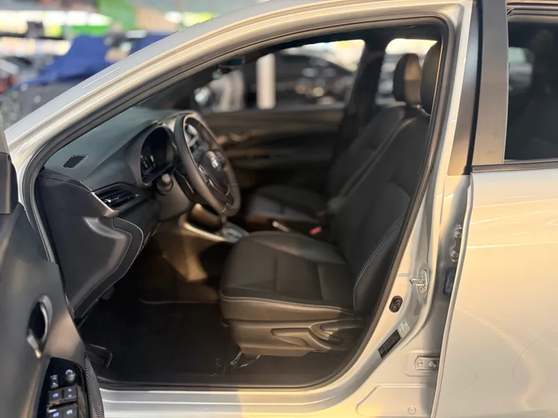 Toyota Yaris Hatch Prata