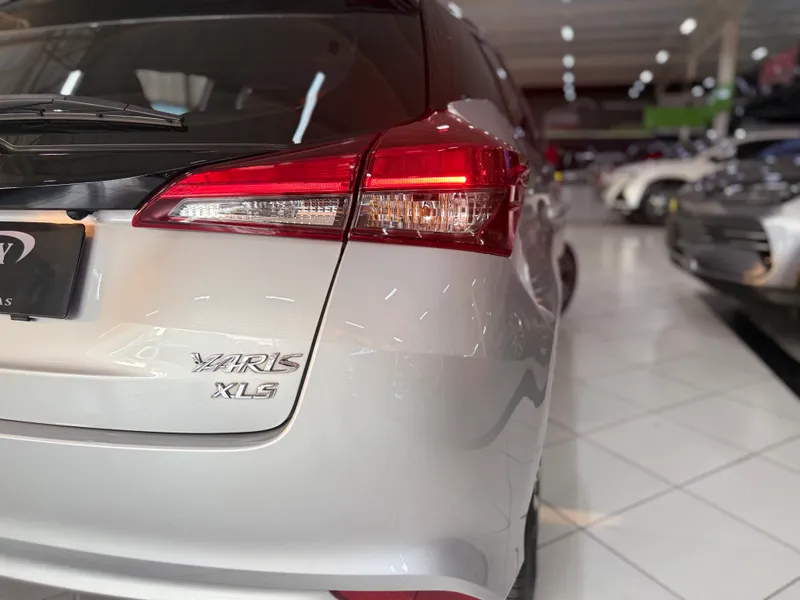 Toyota Yaris Hatch Prata