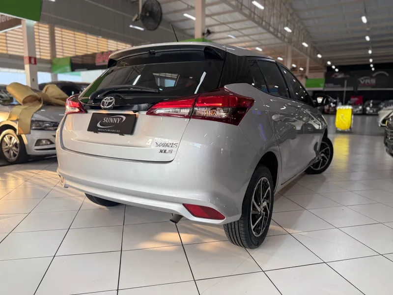 Toyota Yaris Hatch Prata
