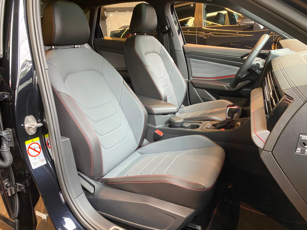 Volkswagen Jetta Preto