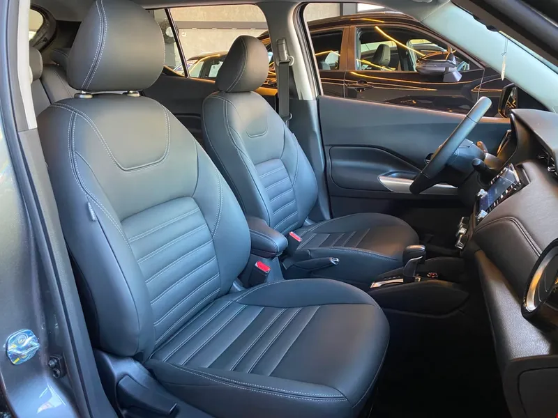 Nissan Kicks Cinza