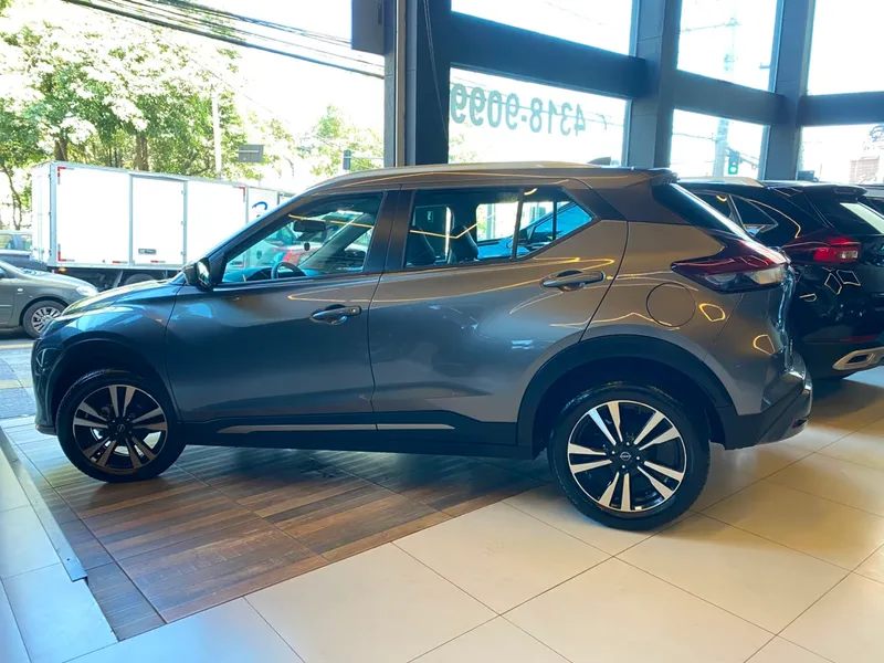 Nissan Kicks Cinza