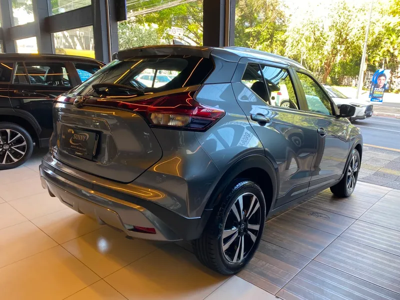 Nissan Kicks Cinza