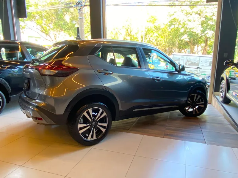 Nissan Kicks Cinza