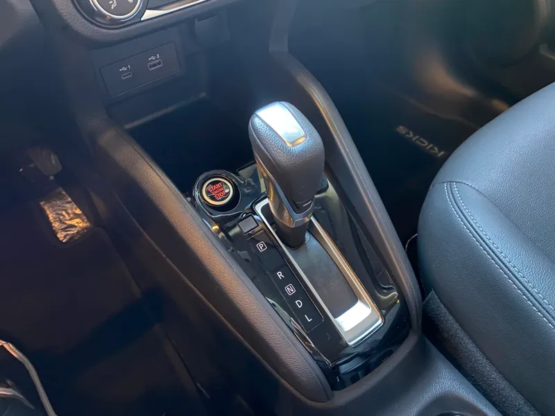 Nissan Kicks Cinza