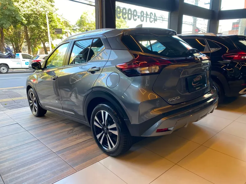 Nissan Kicks Cinza