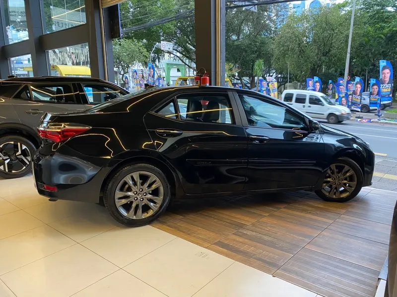 Toyota Corolla Preto