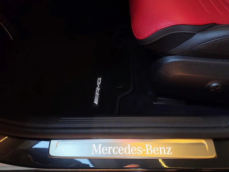 Mercedes Benz C-300 Cinza