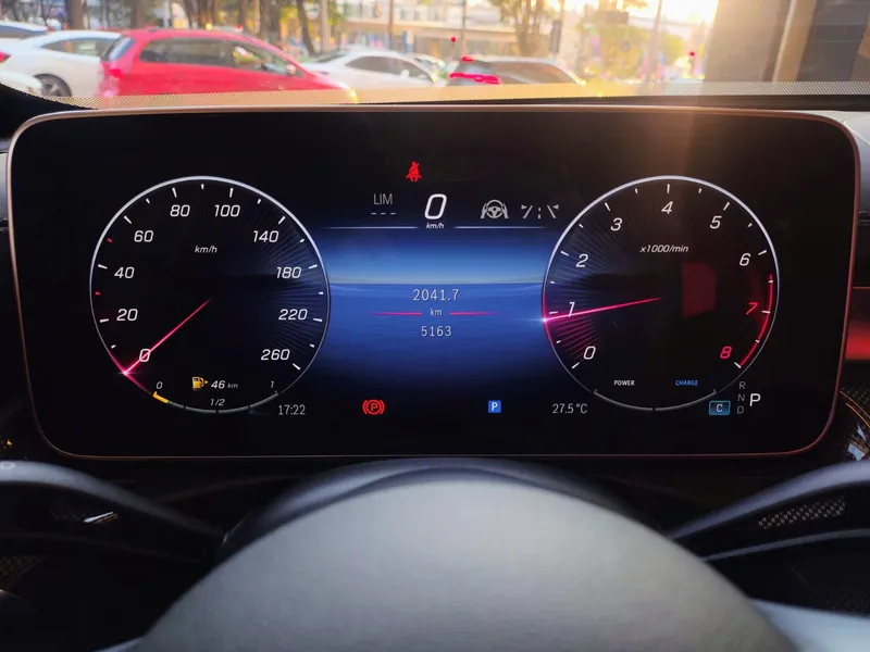Mercedes Benz C-300 Cinza