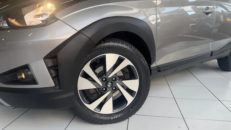 Hyundai HB20X Prata