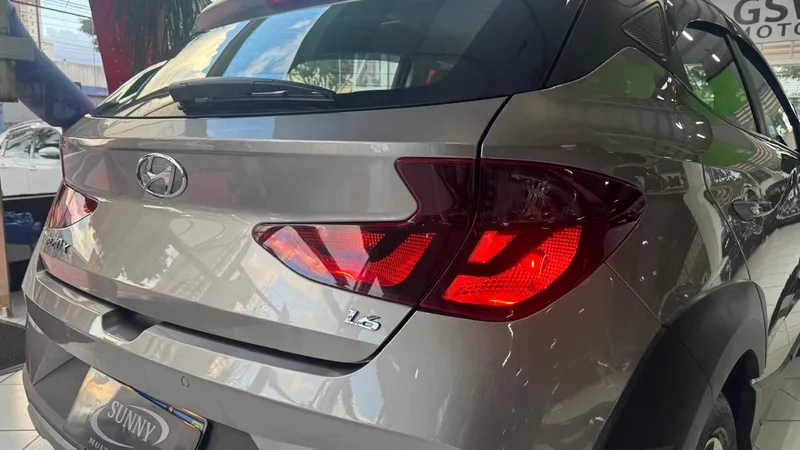 Hyundai HB20X Prata