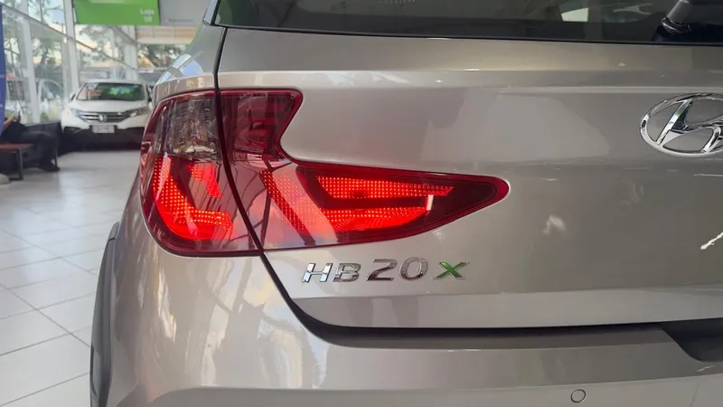 Hyundai HB20X Prata