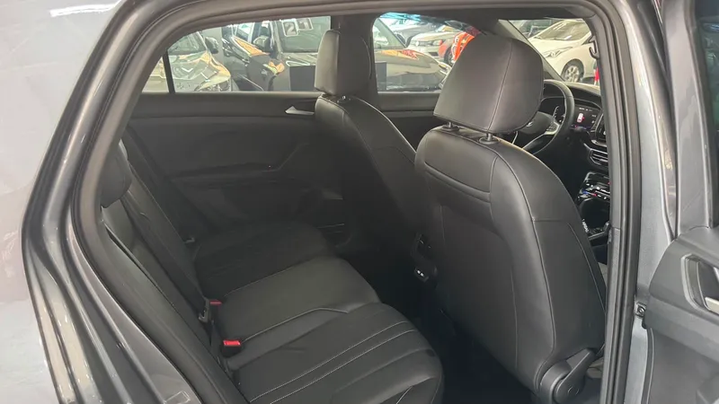 Volkswagen T-Cross Cinza