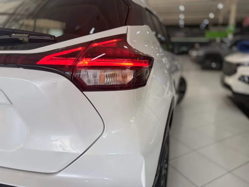 Nissan Kicks Branco