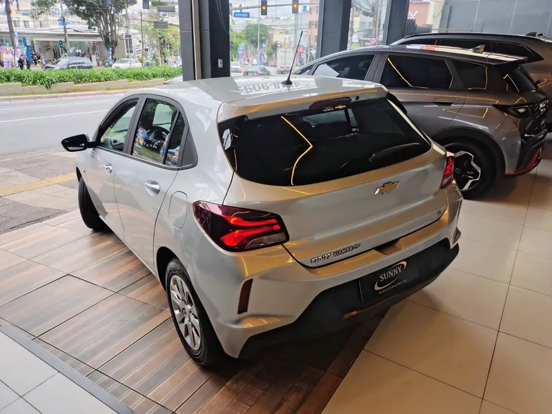 Chevrolet Onix Prata