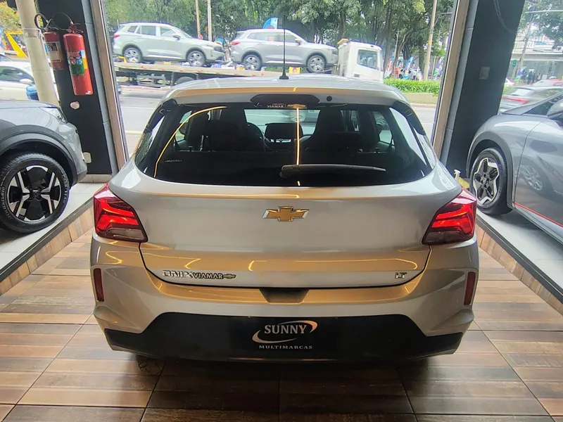 Chevrolet Onix Prata