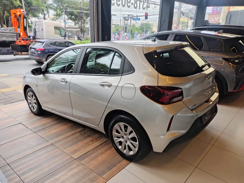 Chevrolet Onix Prata