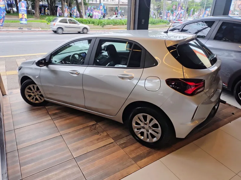 Chevrolet Onix Prata