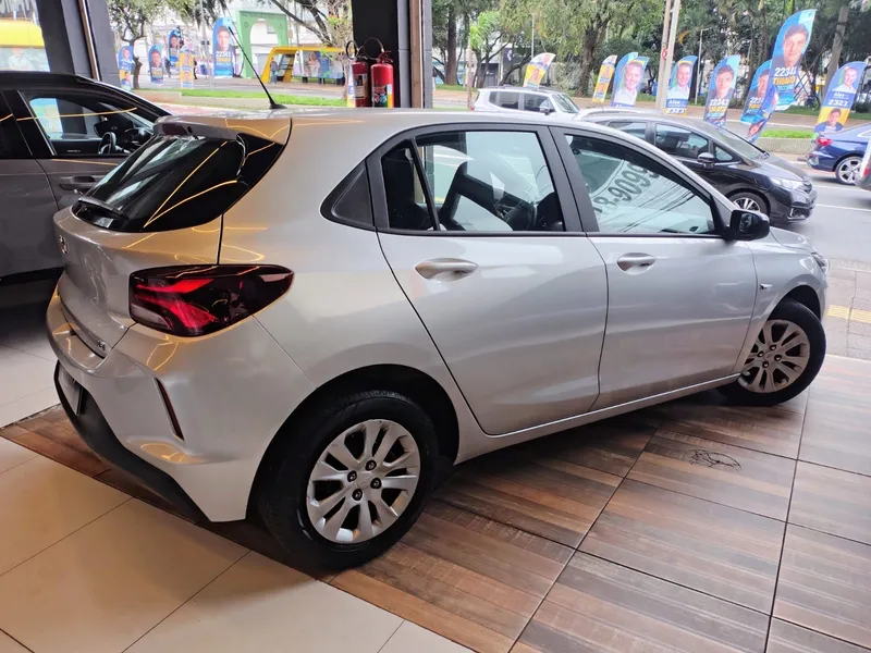 Chevrolet Onix Prata
