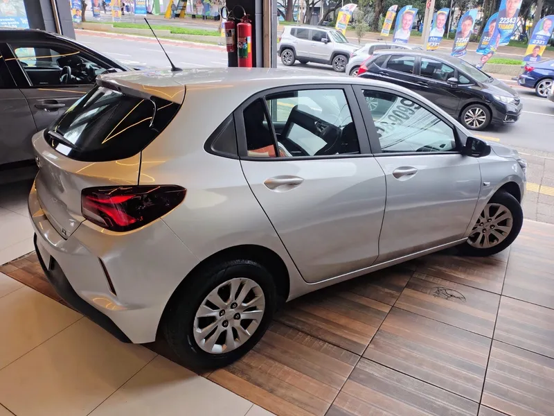 Chevrolet Onix Prata