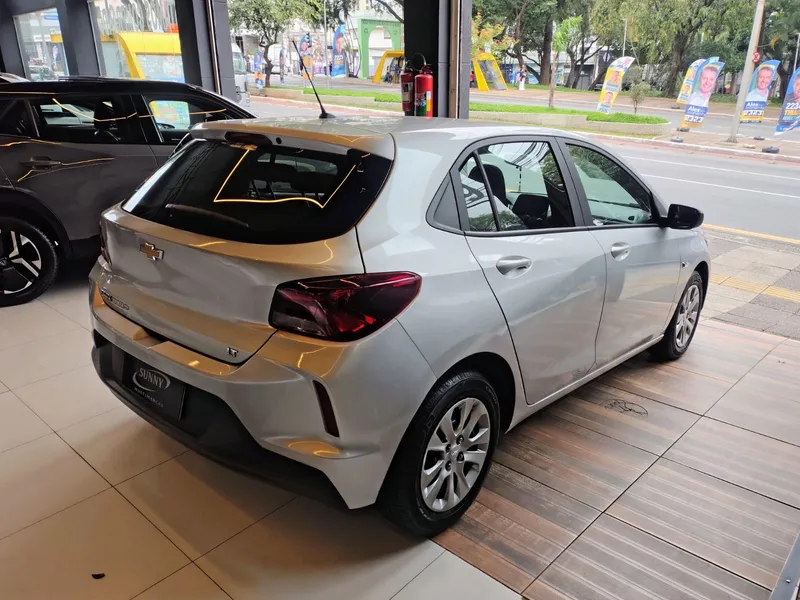 Chevrolet Onix Prata