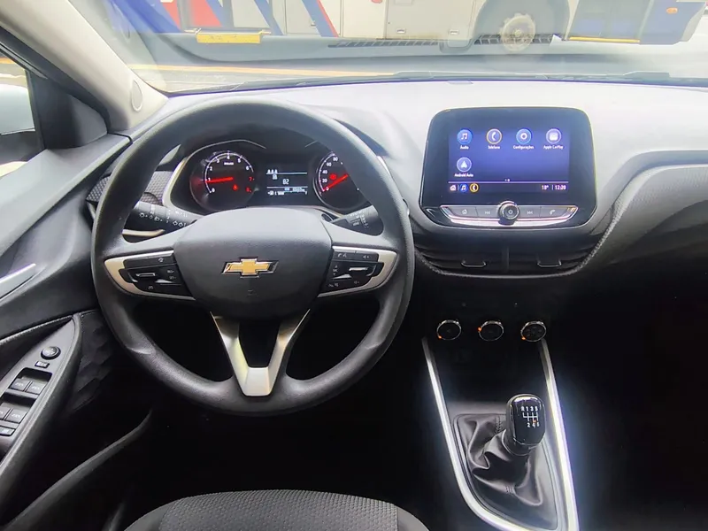 Chevrolet Onix Prata