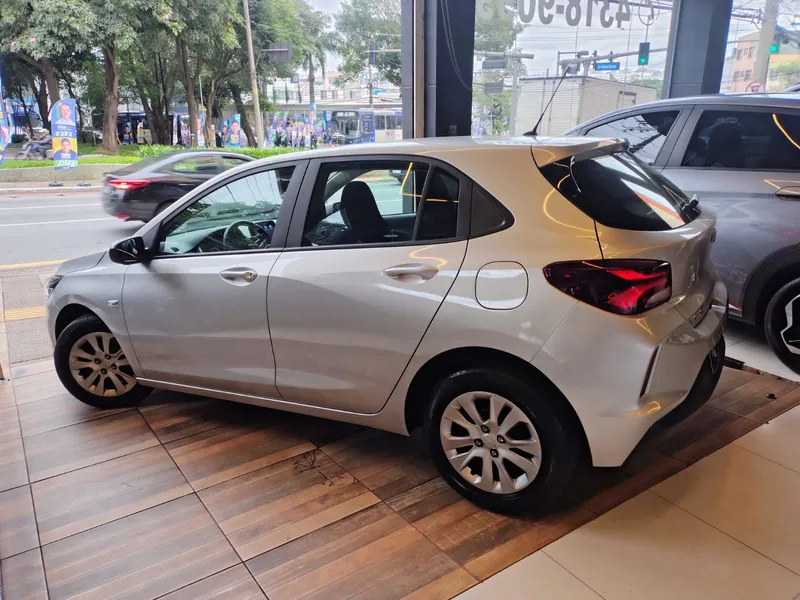 Chevrolet Onix Prata