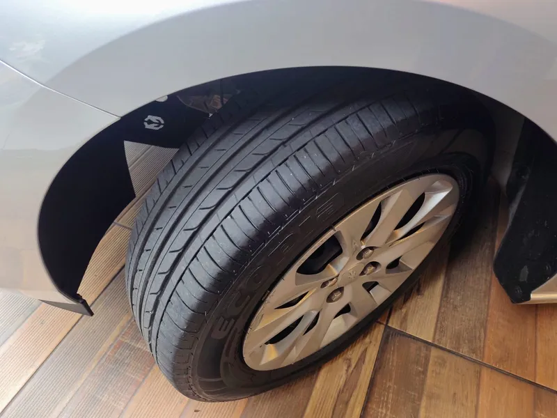 Chevrolet Onix Prata
