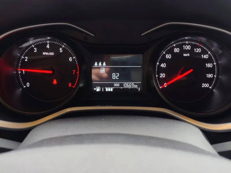 Chevrolet Onix Prata