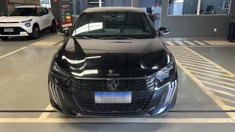 Peugeot 208 Preto