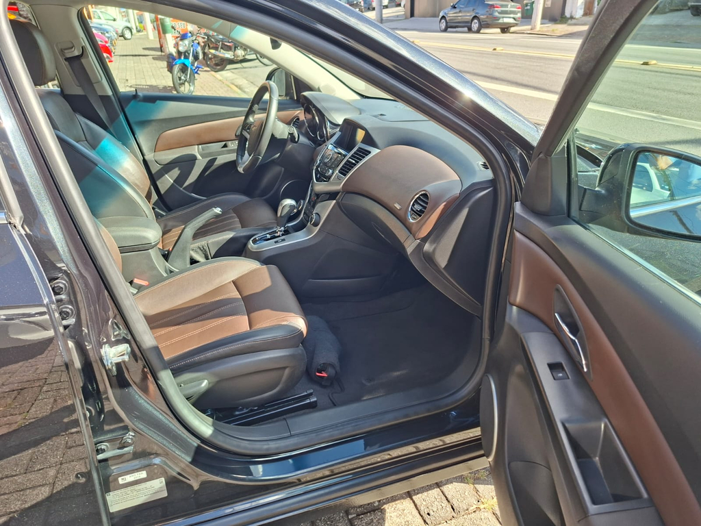 Chevrolet Cruze Sedan Preto