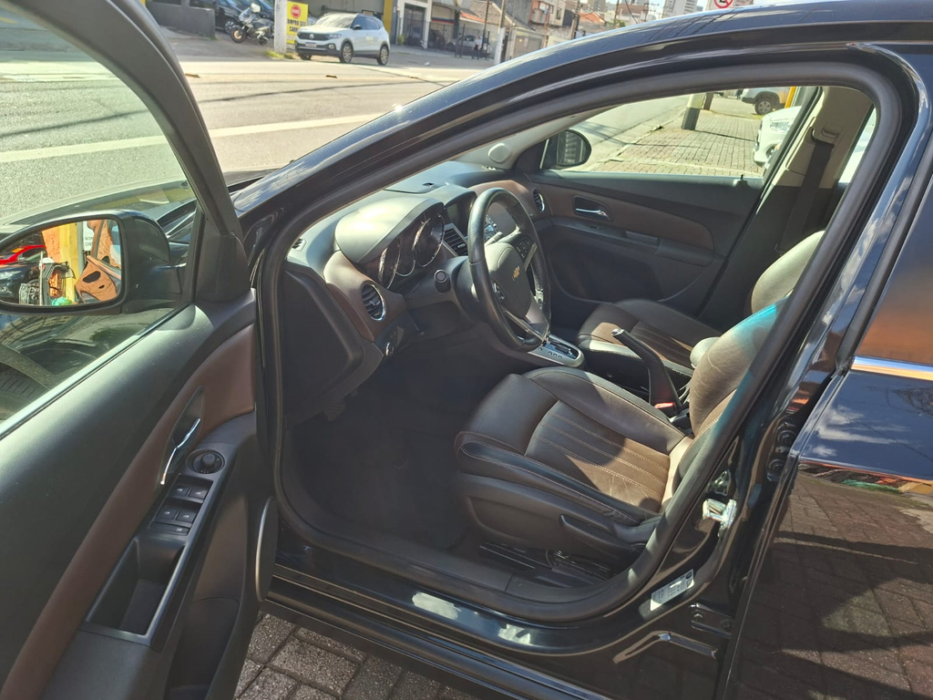 Chevrolet Cruze Sedan Preto