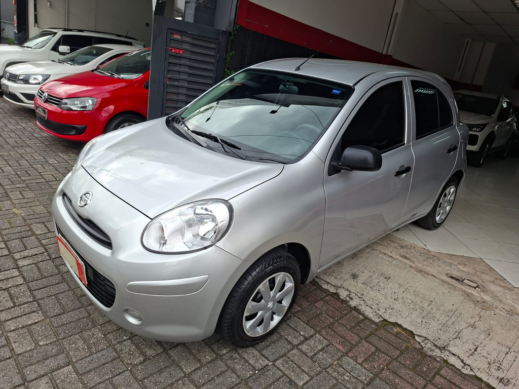 Nissan March Prata