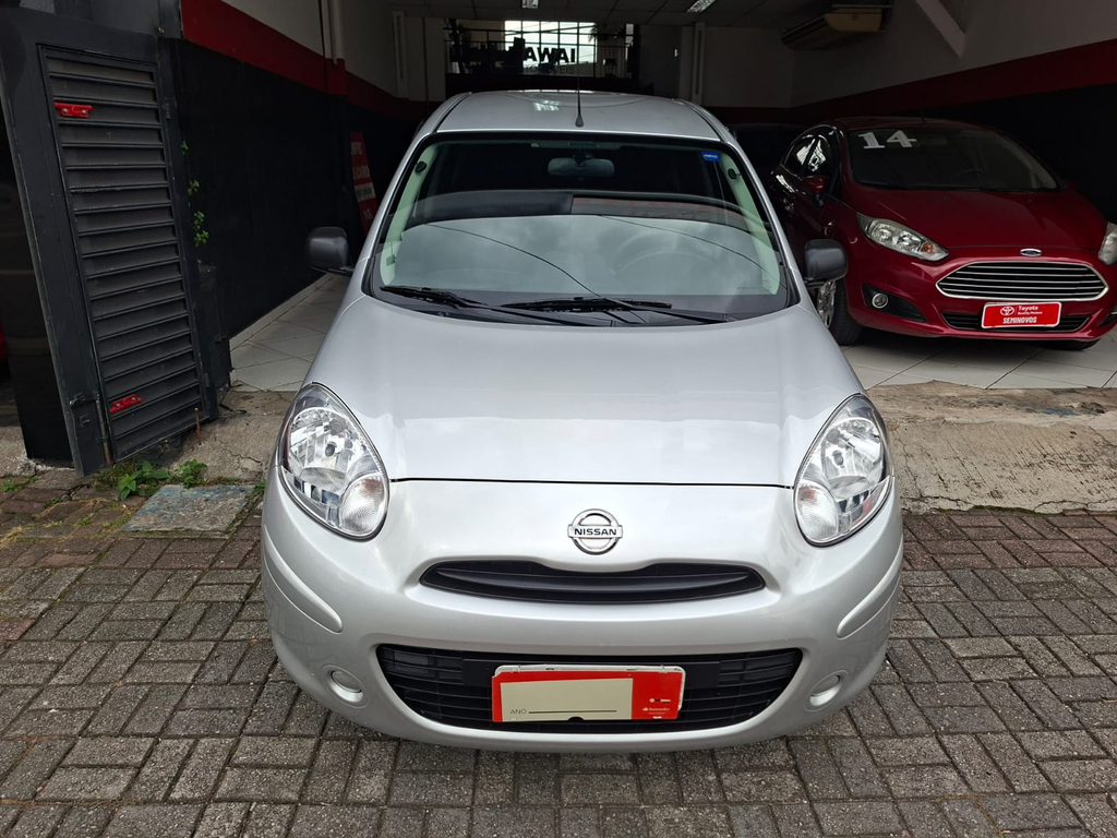 Nissan March Prata