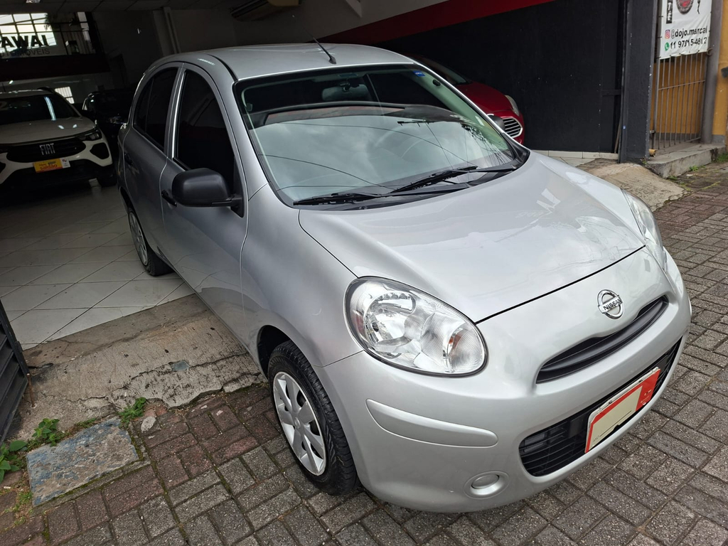 Nissan March Prata