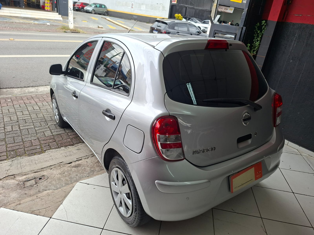 Nissan March Prata