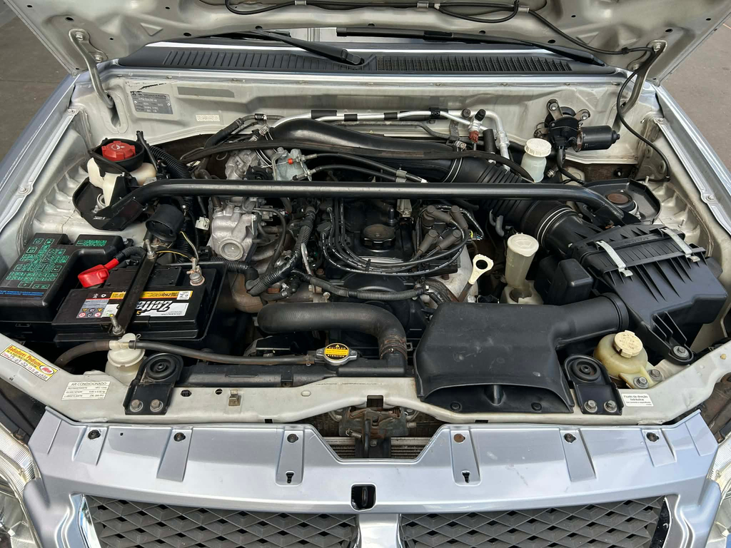Mitsubishi Pajero Prata