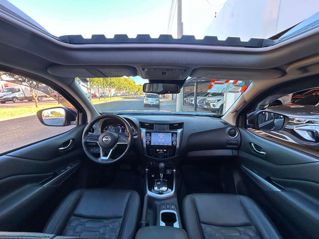 Nissan Frontier Cinza