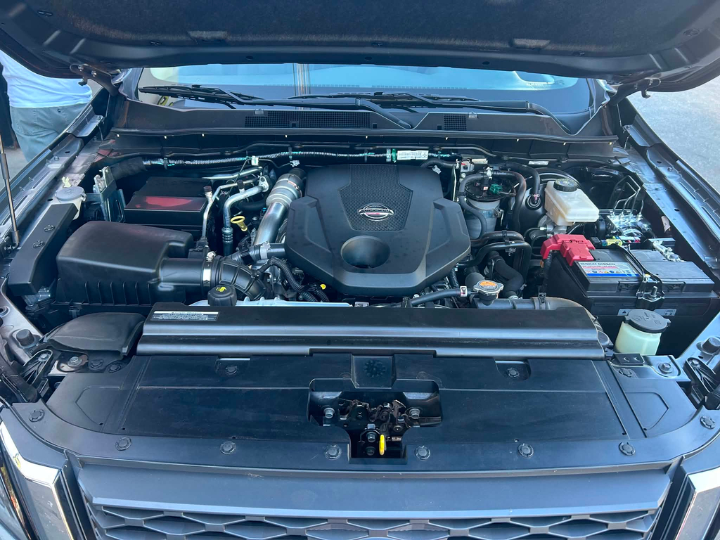 Nissan Frontier Cinza