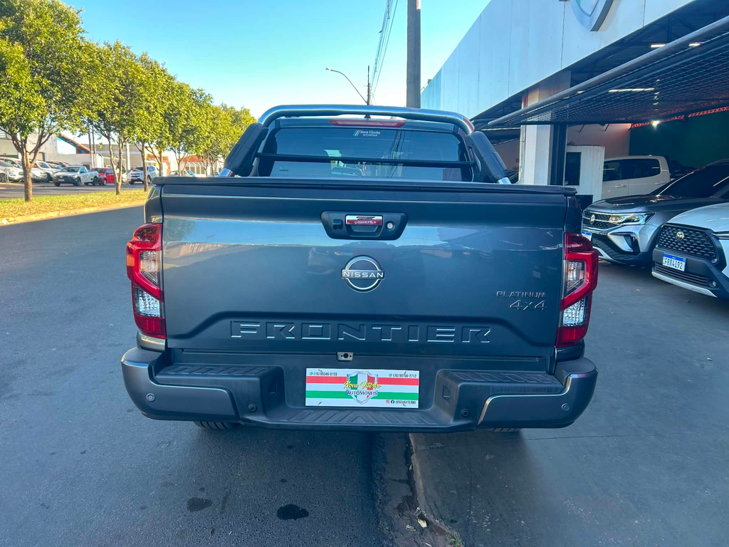 Nissan Frontier Cinza
