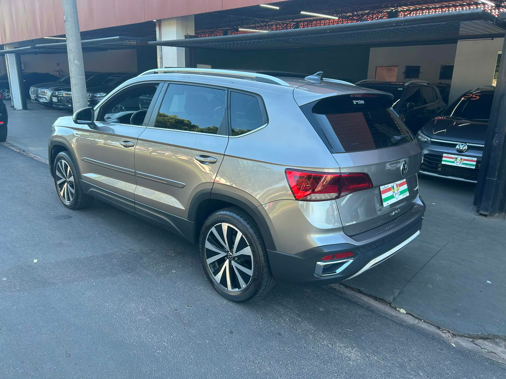 Volkswagen TAOS Bege