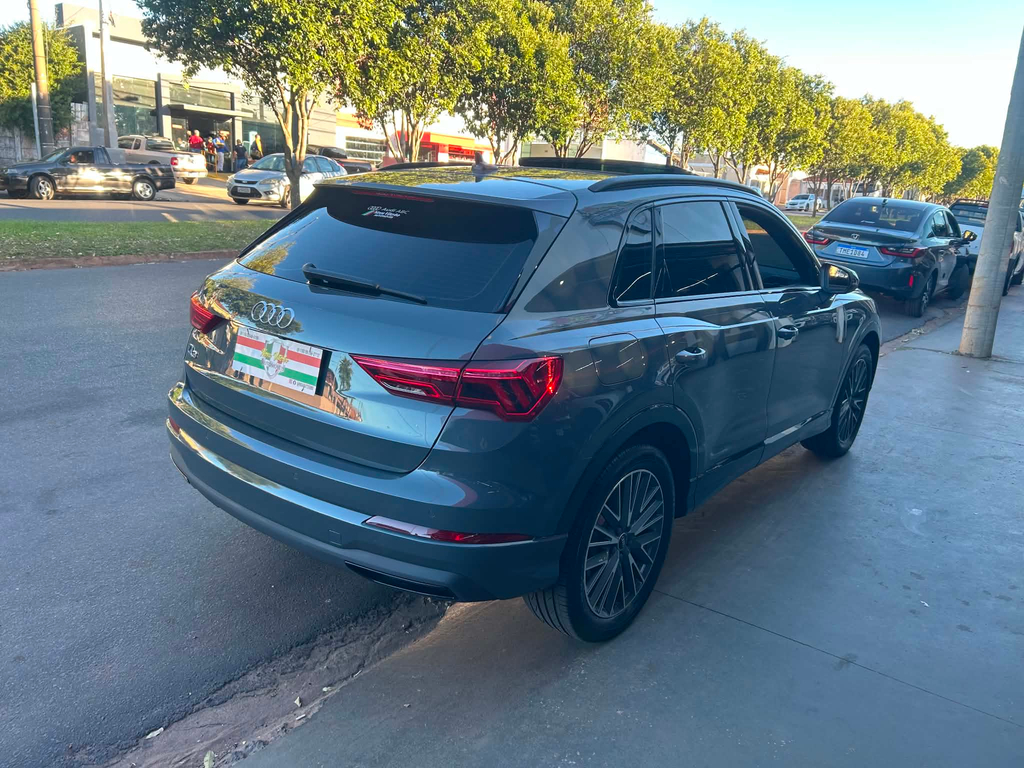 Audi Q3 Cinza
