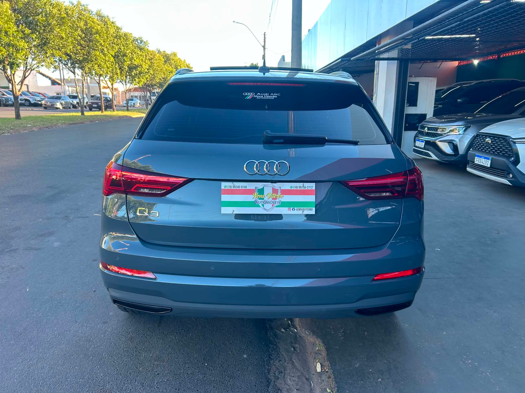 Audi Q3 Cinza