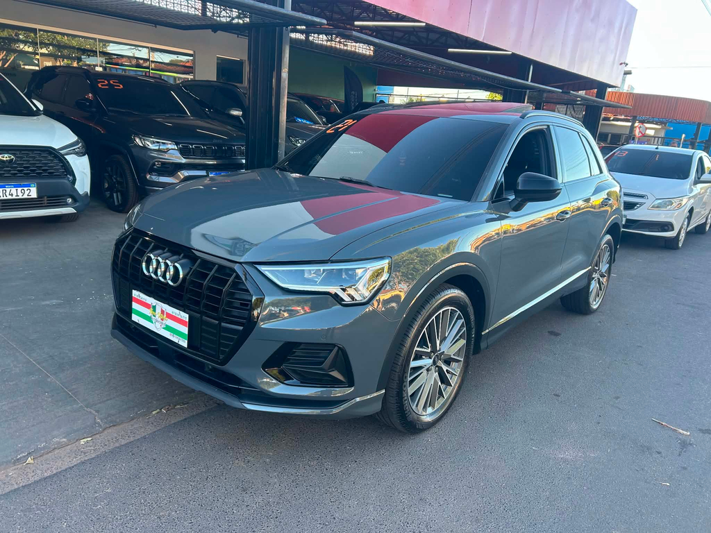 Audi Q3 Cinza