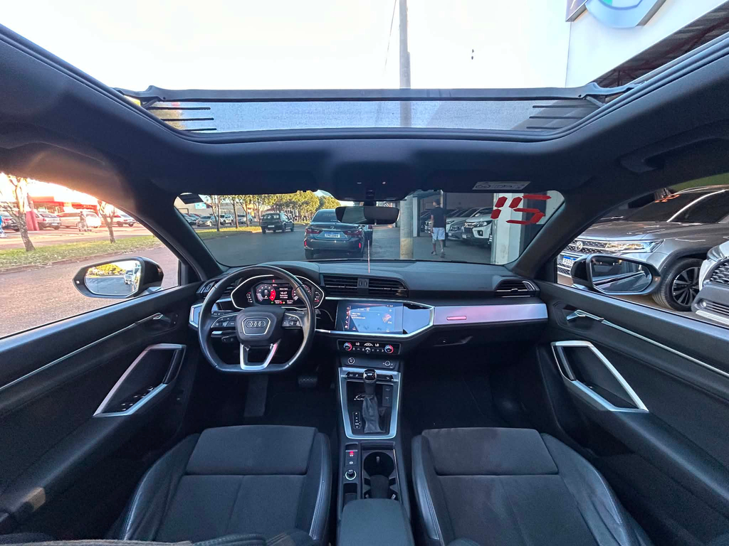 Audi Q3 Cinza