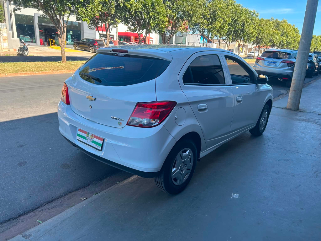 Chevrolet Onix Branco