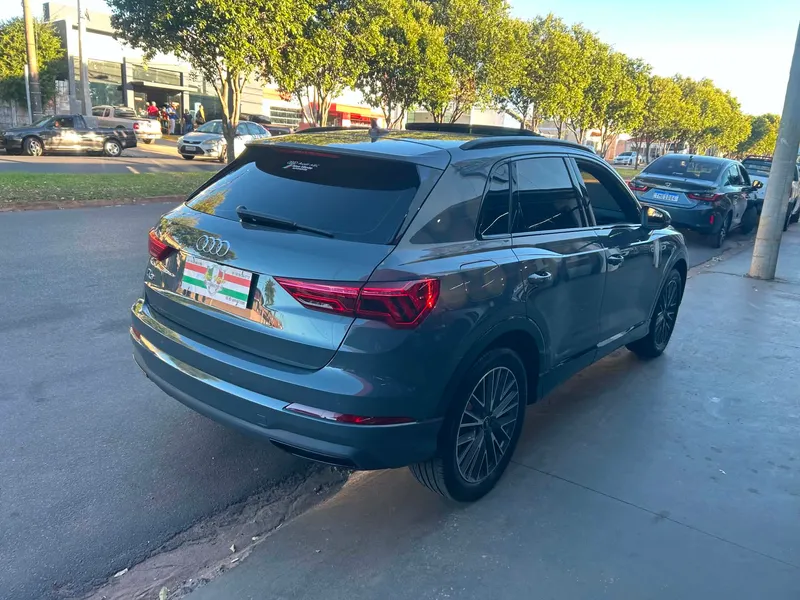 Audi Q3 Cinza
